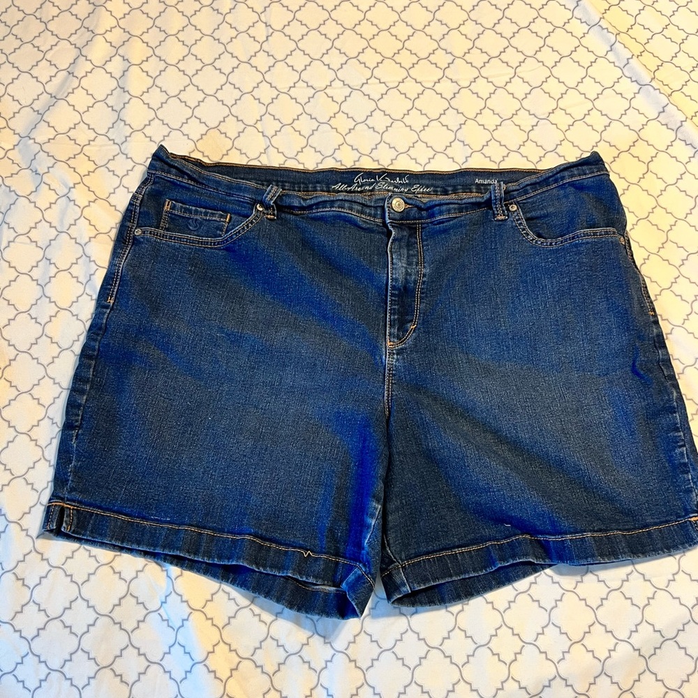 Gloria Vanderbilt all around swimming effect “Amanda” Jean shorts. Size 20w
